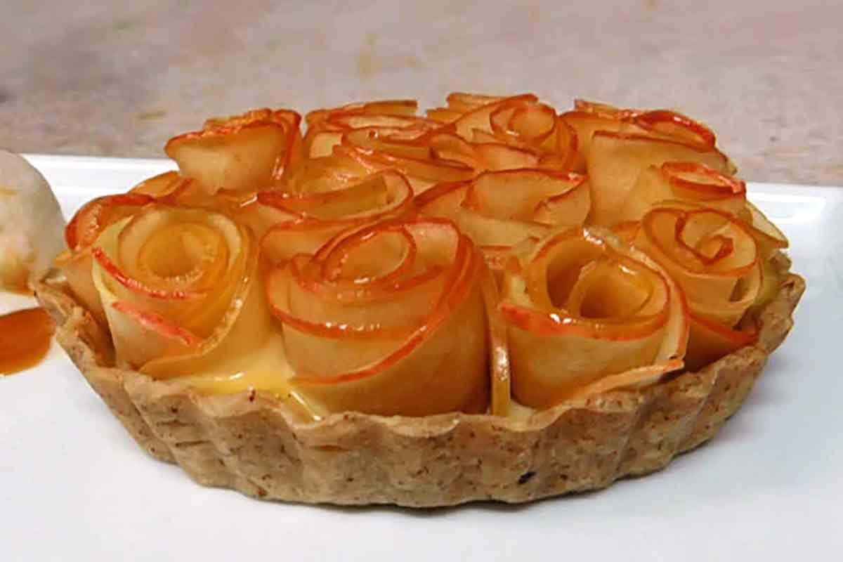 A pate sucree pastry crust with an apple rose filling.
