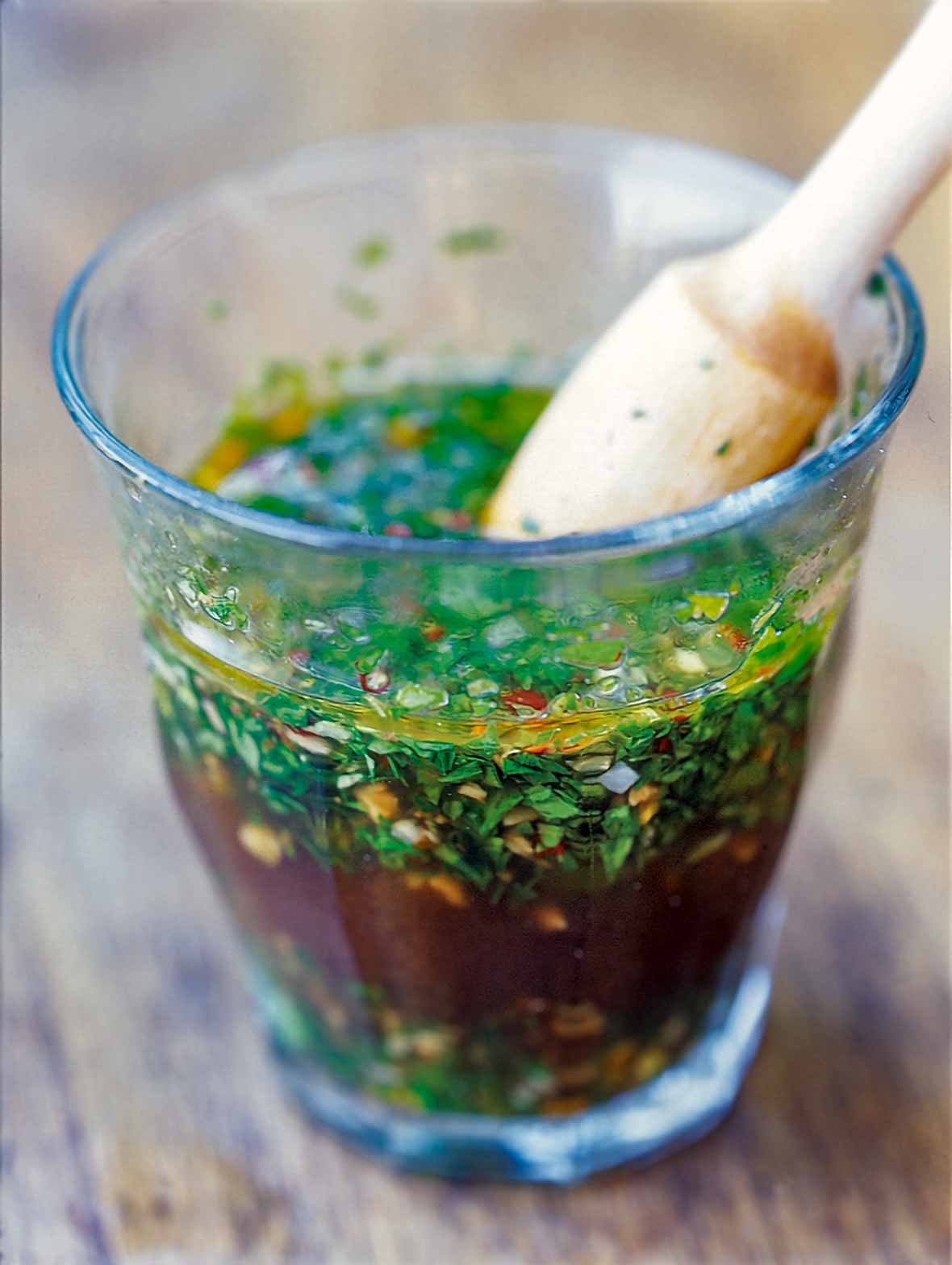 https://leitesculinaria.com/wp-content/uploads/2011/08/chimichurri-sauce.jpg