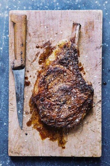 Cutting board and knife with a salt and pepper rib eye steak
