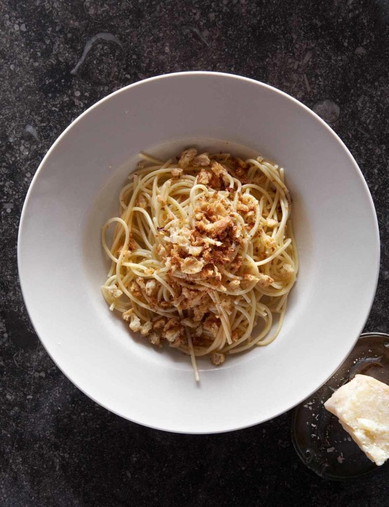 Spaghetti with Bread Crumbs – Leite's Culinaria