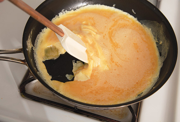 how-to-make-perfect-scrambled-eggs-4