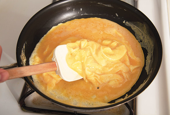 how-to-make-perfect-scrambled-eggs-5