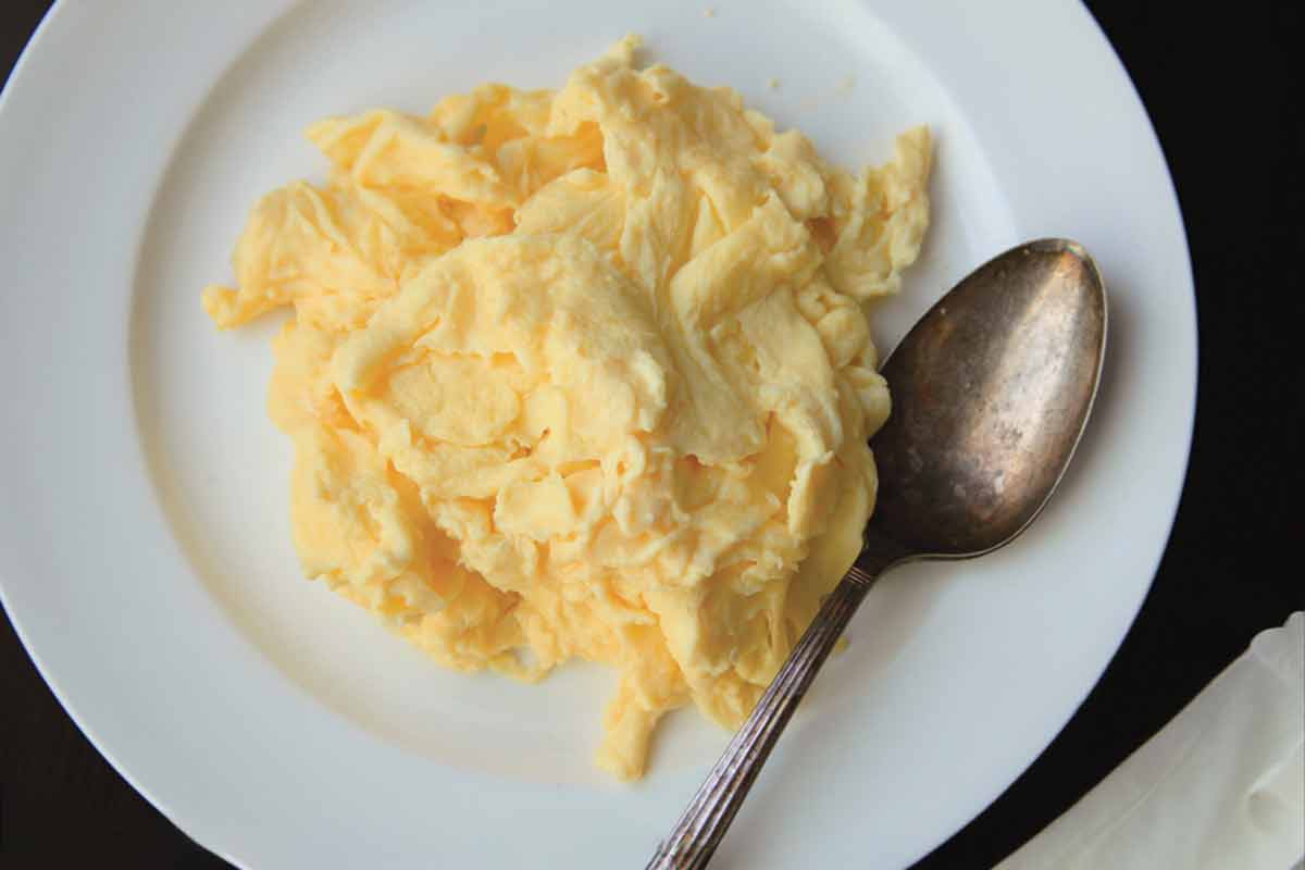 https://leitesculinaria.com/wp-content/uploads/2018/05/perfect-scrambled-eggs-fp.jpg