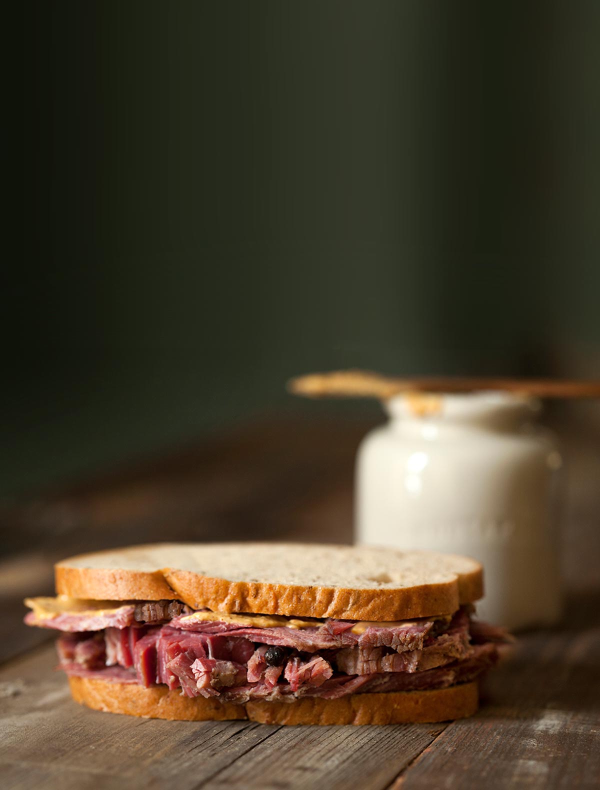 https://leitesculinaria.com/wp-content/uploads/2019/02/homemade-corned-beef.jpg