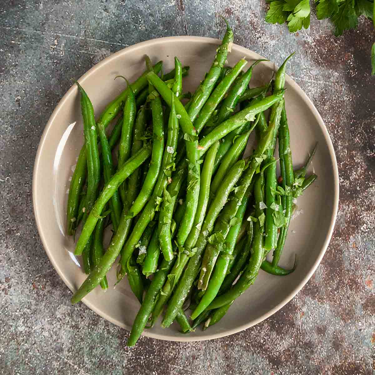 https://leitesculinaria.com/wp-content/uploads/2020/01/pan-fried-green-beans-1200-1.jpg