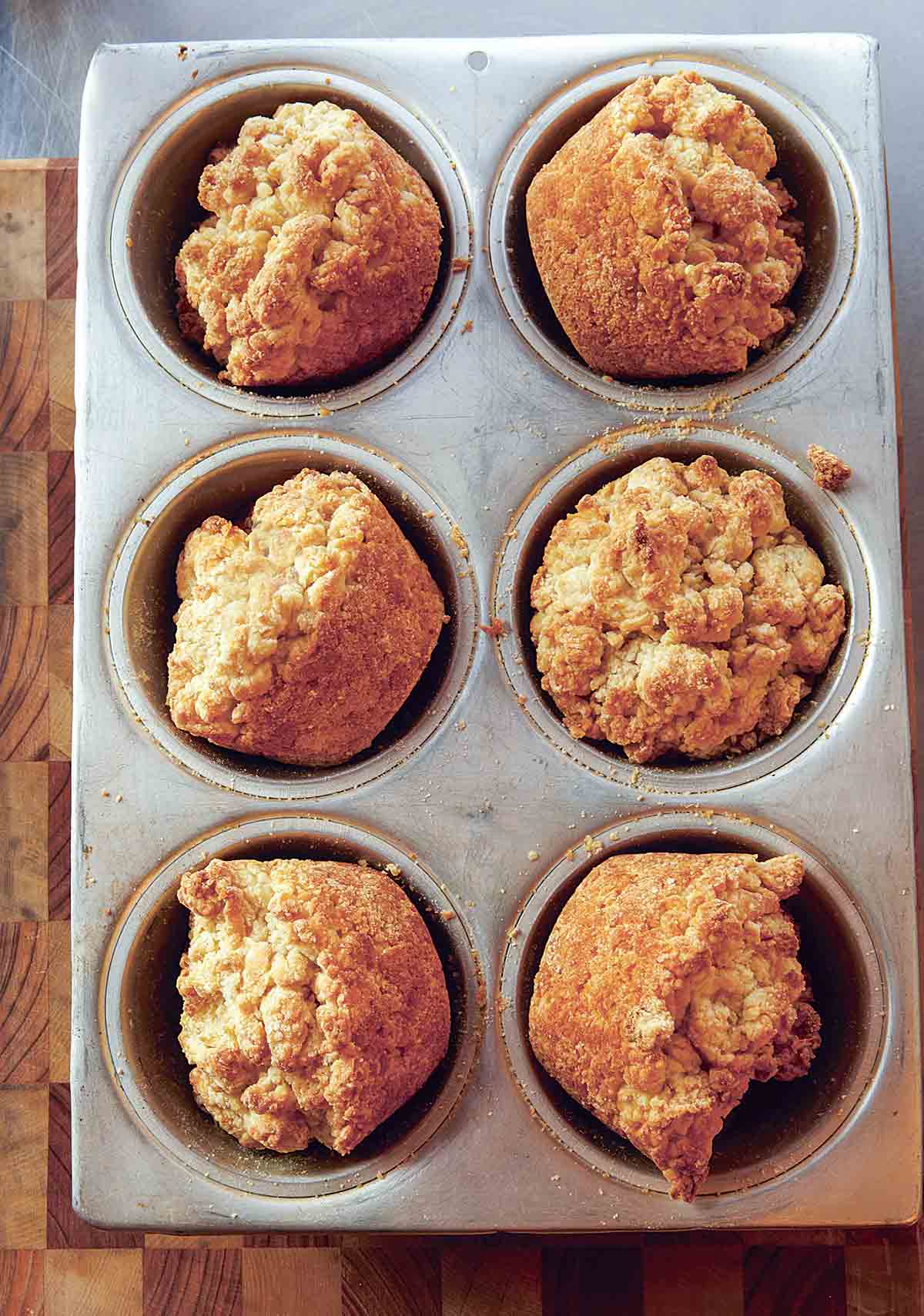 Six Alabama muffin cookies in a muffin tin.
