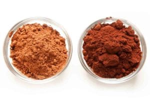 Two bowls of cocoa powders for the writing, what is the difference between cocoa powders?