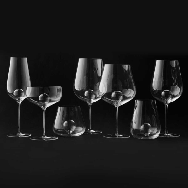 Schott Sqiesel Air Stemless White Wine Glasses Black Background