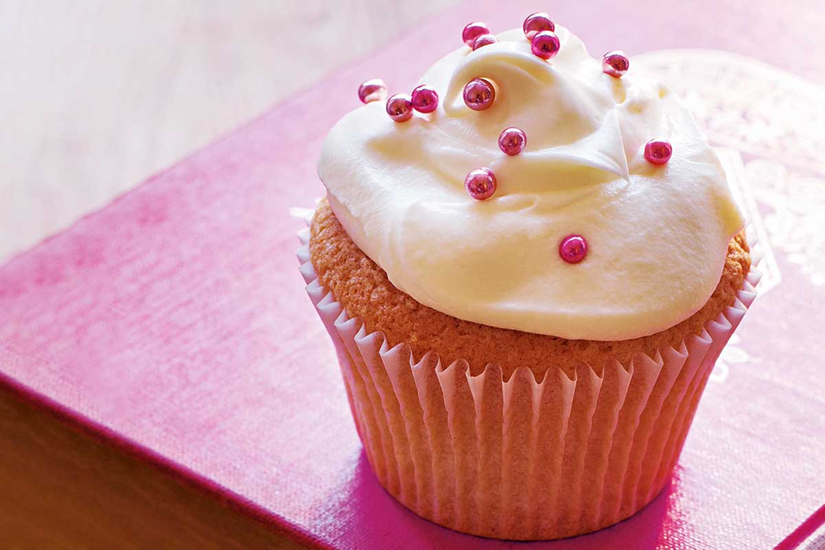 Vanilla Giant Cupcake Recipe  Baking, Recipes and Tutorials - The Pink  Whisk