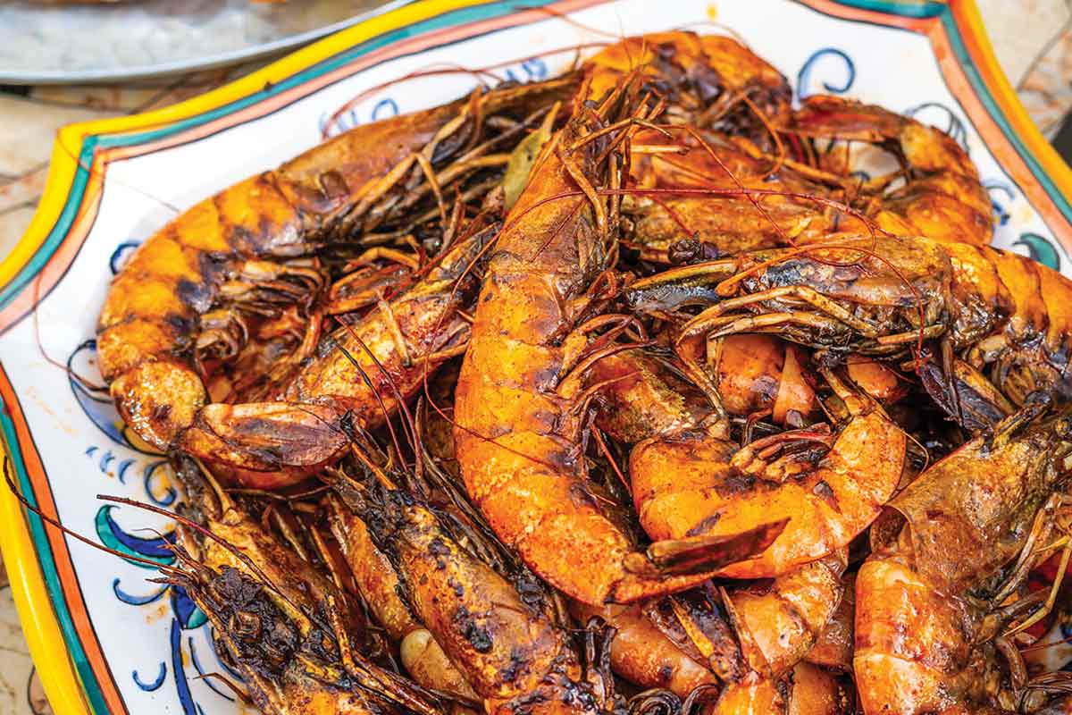 https://leitesculinaria.com/wp-content/uploads/2021/06/baked-shrimp-creole-sauce-fp.jpg