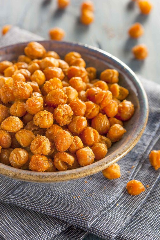 A bowl of crispy seasoned chickpeas.