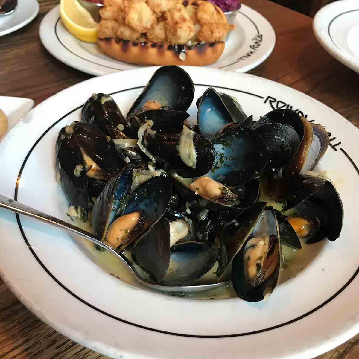 rowdy-hall-steamed-mussels