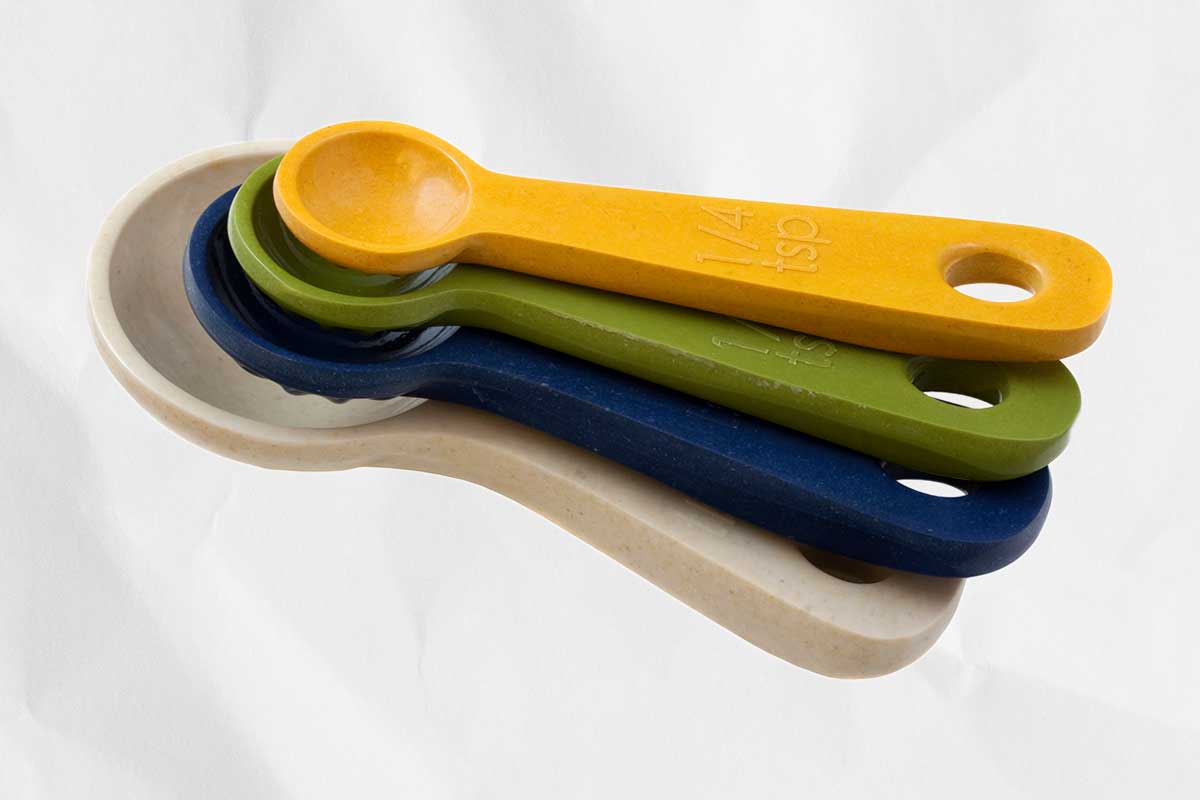 A set of measuring spoons.