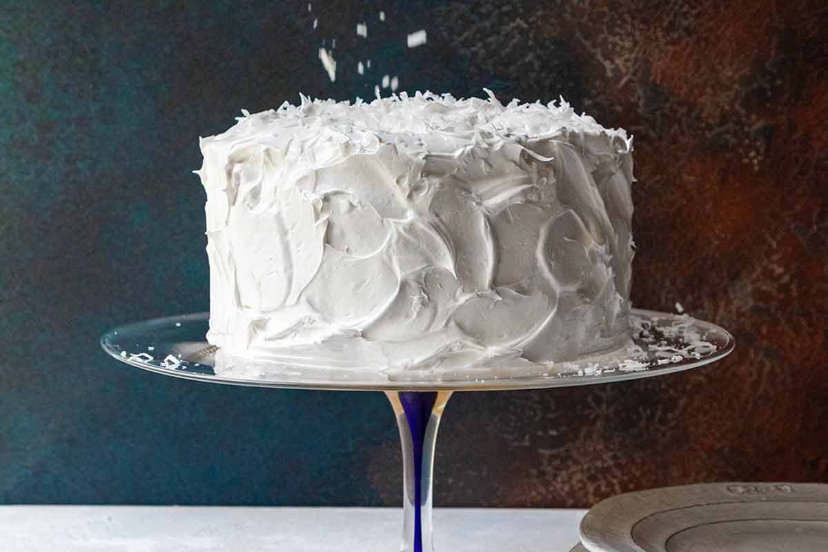 https://leitesculinaria.com/wp-content/uploads/2023/07/old-fashioned-coconut-cake-fp.jpg
