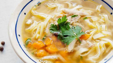 https://leitesculinaria.com/wp-content/uploads/2023/10/leftover-roast-chicken-soup-480x270.jpg