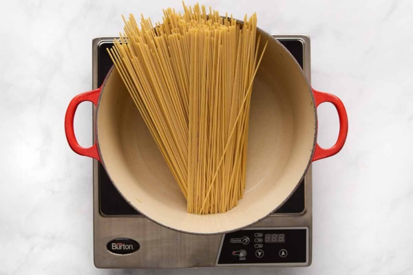Dry spaghetti noodles in a large pot.