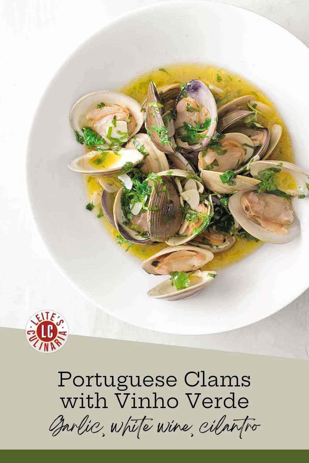 A bowl of clams, Bulhao Pato-style, in white wine sprinkled with parsley.